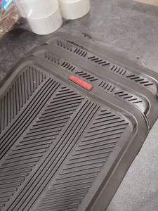 lot 1148 image: 4 Motor Trend Car Mats, Black
