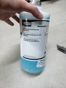 lot 3556 image: Rubbermaid Foam Handsoap