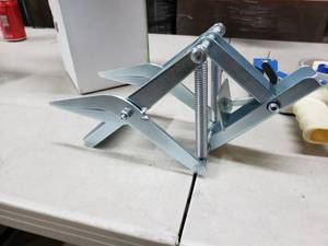 lot 3567 image: Mole Elimanator Trap