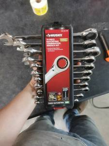 lot 1213 image: Husky 11 Piece Ratcheting Combination Wrench Set
