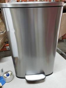 lot 3572 image: Metallic Step Trashcan