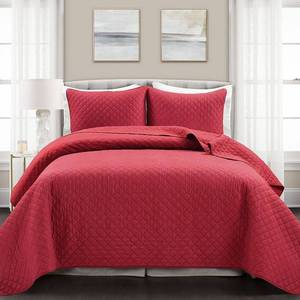 lot 703 image: Lush Decor Contemporary 320 Thread Count 3 Piece Quilt Set King