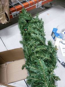 lot 3613 image: Christmas Garland With Lights
