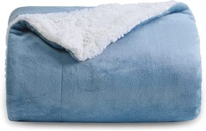 lot 1176 image: Bedsure Baby Blue Blanket