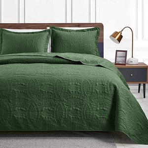lot 2459 image: Loves Cabin Green Quilt Set