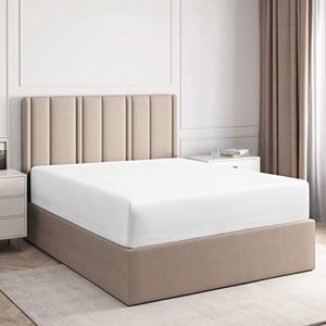 lot 668 image: King Sized White Sheet