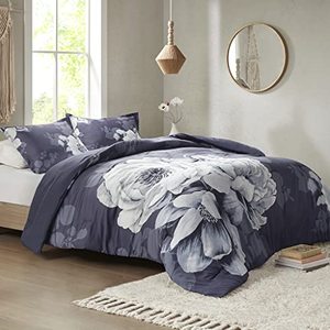 lot 62765 image: Madison Park Joelin Comforter Set, Navy  (KingCal King)  (3pcs)