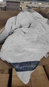 lot 69431 image: Royoliving King Sized Down Comforter