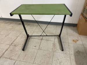 lot 5382 image: small green desk