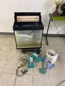 lot 5389 image: big fish tank and supplies