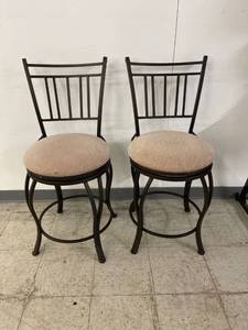 lot 5390 image: 2 bar stools