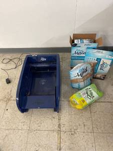 lot 5392 image: cat box and supplies