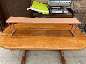 lot 5409 image: small shelf