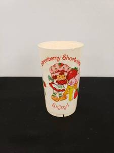 lot 5711 image: strawberry shortcake cup