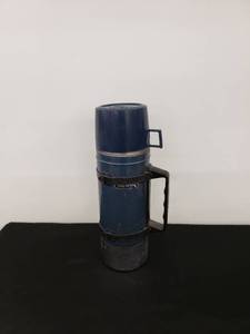lot 5720 image: old thermos