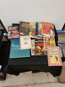 lot 5728 image: lot of cookbooks