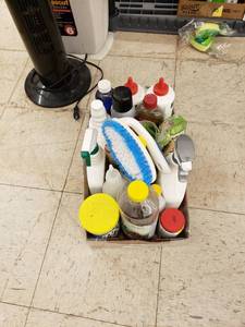 lot 5750 image: lot of cleaning supplies