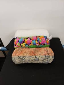 lot 5756 image: lot of 3 neck pillows