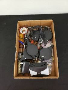 lot 5813 image: lot of junk drawer stuff
