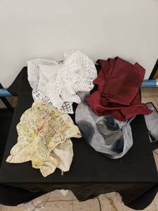 lot 5842 image: lot of linens