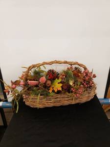 lot 5851 image: basket centerpiece