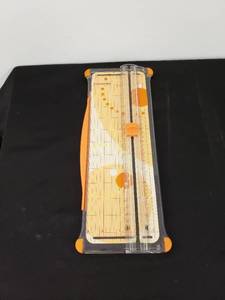 lot 5928 image: fiskars cutter