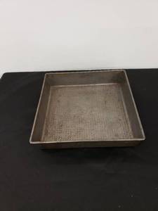 lot 5976 image: square baking pan