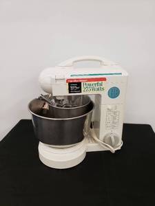 lot 5983 image: Hamilton Beach electric mixer works