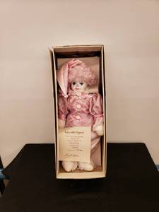 lot 5991 image: victoria Ashley original doll wbox