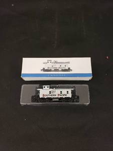 lot 6510 image: Southern pacific caboose NIB