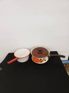 lot 6521 image: pair enamelgraniteware pots
