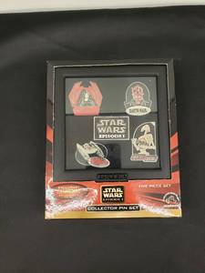 lot 6550 image: Star Wars collector pin set NIB