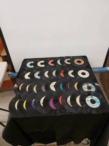 lot 6556 image: lot of 45s