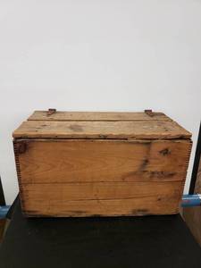 lot 6566 image: old wood box