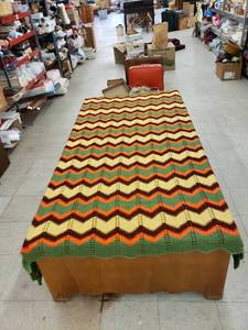 lot 6580 image: crocheted quilt