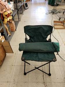 lot 6591 image: Green camping chair wbag