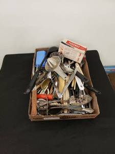 lot 6598 image: lot of kitchen utensilsgadgets