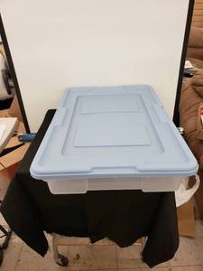 lot 6636 image: 43qt storage container