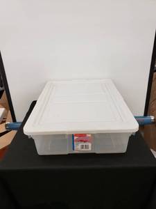 lot 6637 image: 9.4 gallon storage container
