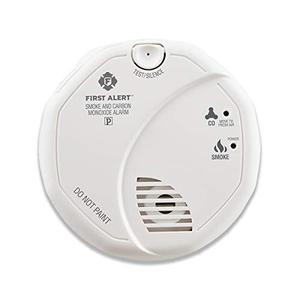 lot 25302 image: First Alert Powered Alarm SCO5CN Combination Smoke and Carbon Monoxide Detector, Battery Operated, 1 Pack, White