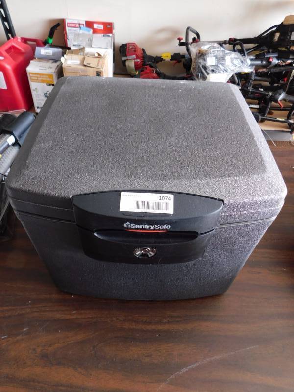 lot 1074 image: Sentry safe file box no key