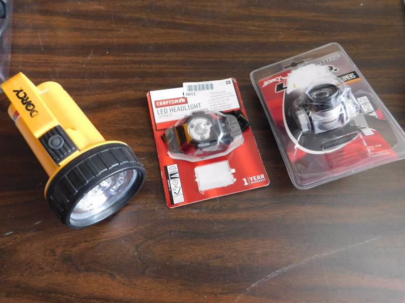 lot 1100 image: Lot of Craftsman LED lights