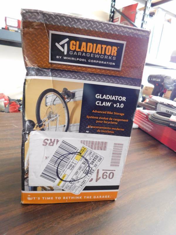 lot 1105 image: Gladiator Claw