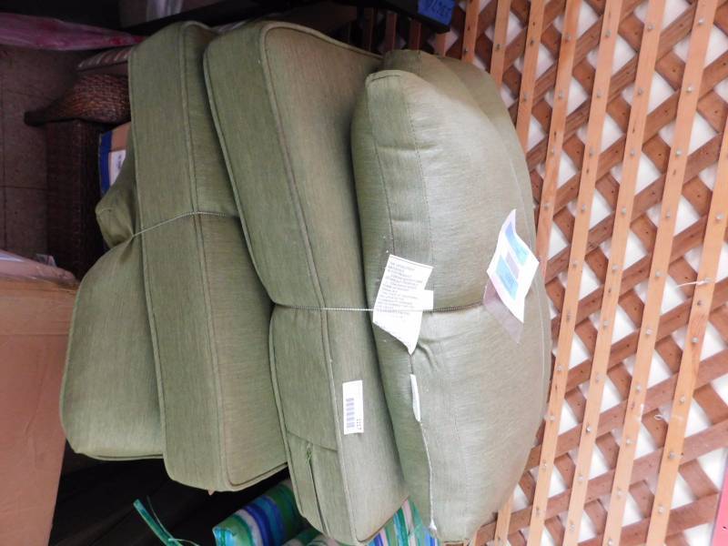 lot 1117 image: lawn chair cushions