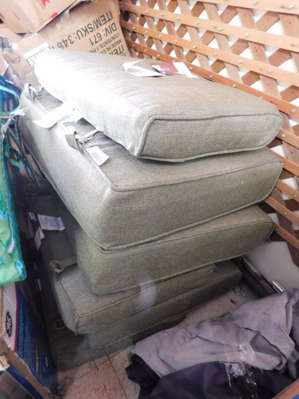 lot 1123 image: patio furniture cushions