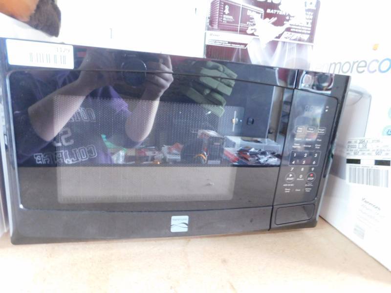 lot 1129 image: Kenmore black microwave oven