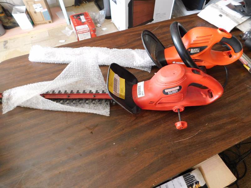 lot 1148 image: 2 hedge trimmers - Craftsman and Black & Decker