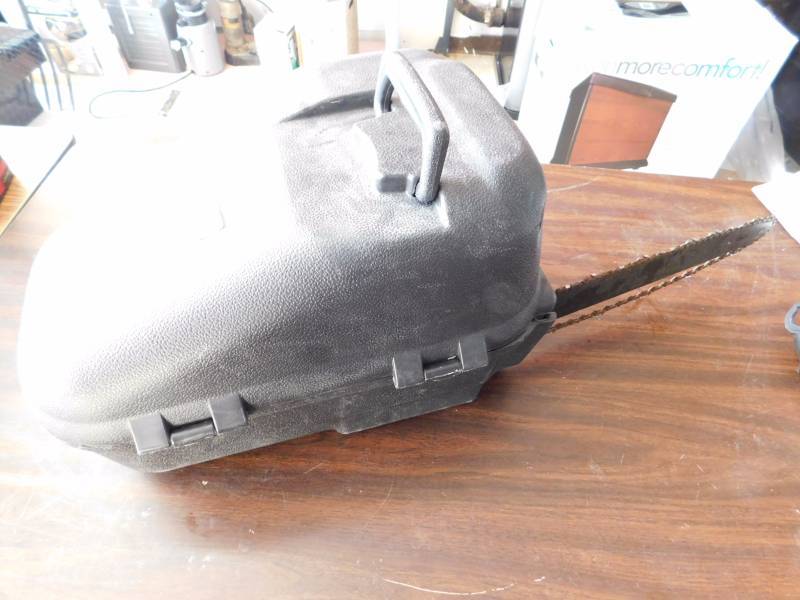 lot 1150 image: Craftsman 18 chainsaw with case