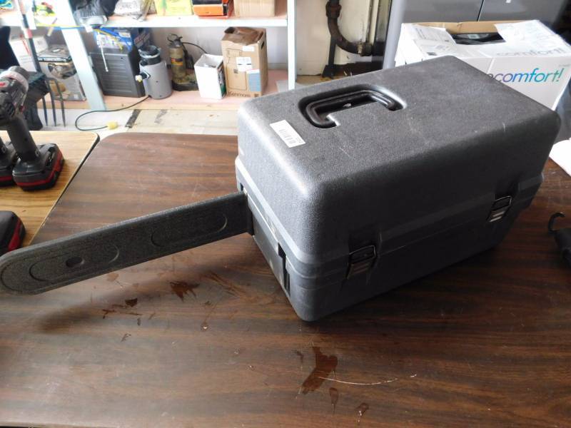lot 1152 image: Craftsman 18 chainsaw with case
