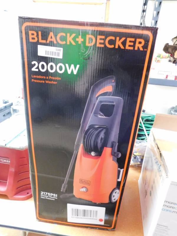 lot 1187 image: Black & Decker 2000w pressure washer